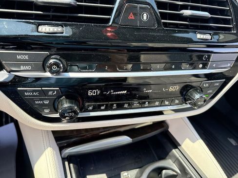 Used 2020 BMW M550i xDrive image 19