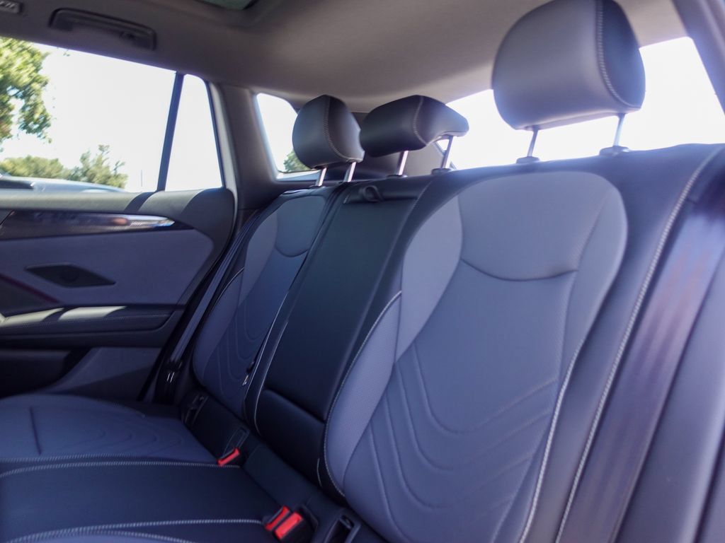 Certified 2026 Volkswagen Tiguan SE R-Line AWD/4WD image 23
