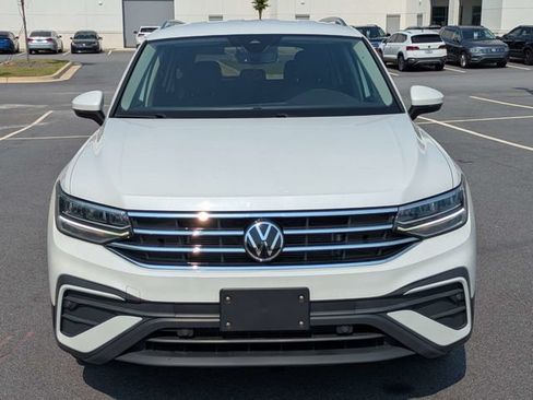 Used 2023 Volkswagen Tiguan SE AWD/4WD image 10