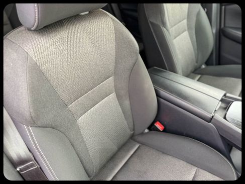 Used 2025 Nissan Rogue SV image 9