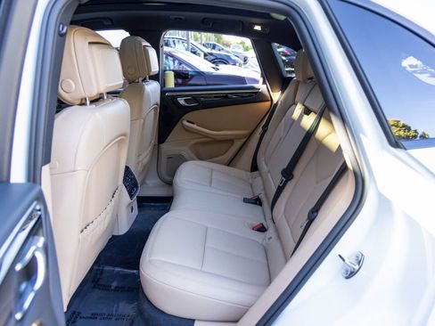 Certified 2025 Porsche Macan image 42