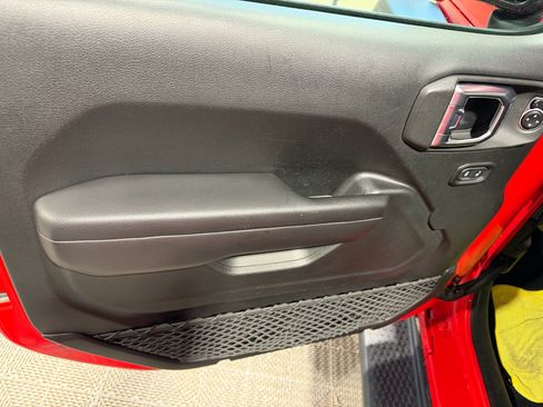 Used 2018 Jeep Wrangler Unlimited Sport S image 25