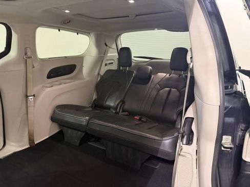 Used 2019 Chrysler Pacifica Limited w/ Tire & Wheel Group image 24