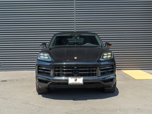 Certified 2025 Porsche Cayenne Coupe image 6
