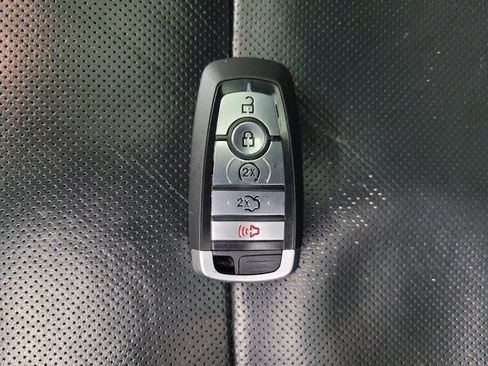 Used 2018 Ford Explorer Platinum AWD/4WD image 32