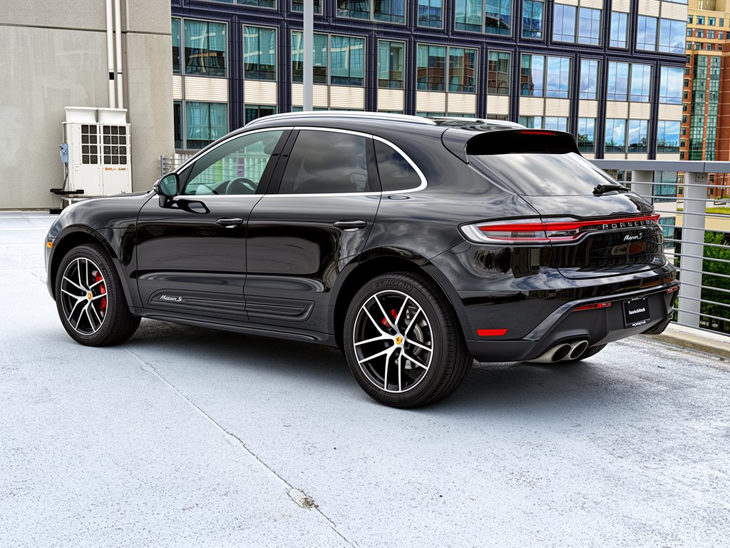 Certified 2023 Porsche Macan S AWD/4WD image 3