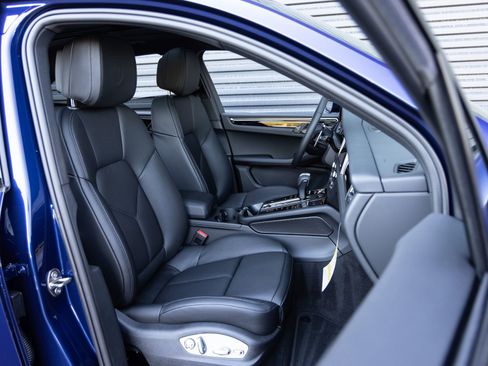 Certified 2026 Porsche Macan AWD/4WD image 33