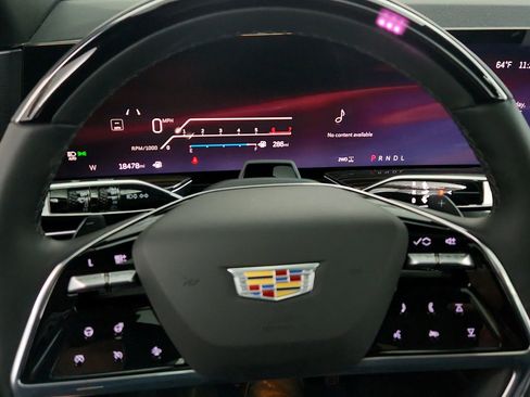 Used 2025 Cadillac Escalade ESV Premium Luxury w/ LPO, Floor Liner Package AWD/4WD image 19