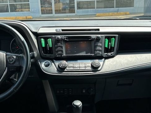 Used 2018 Toyota RAV4 XLE AWD/4WD image 23