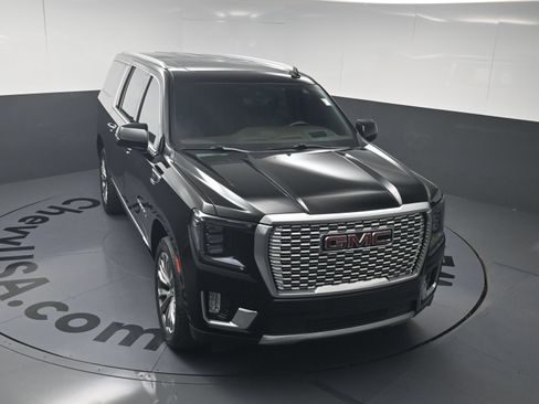 Used 2021 GMC Yukon XL Denali w/ Denali Premium Package AWD/4WD image 32