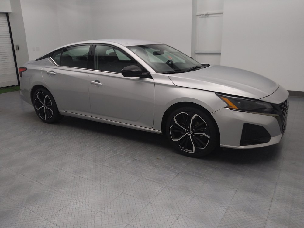 Used 2025 Nissan Altima 2.5 SR FWD image 11