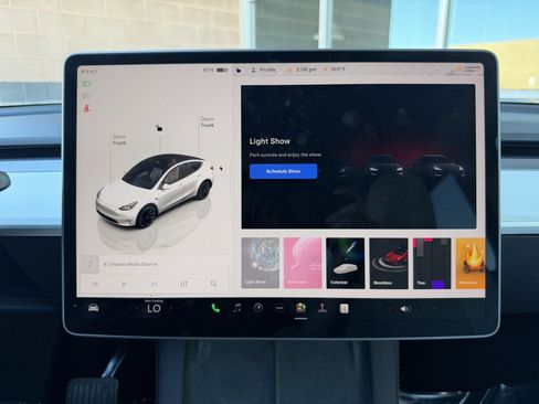 Used 2024 Tesla Model Y 2WD image 27