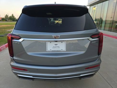 New 2025 Cadillac XT6 Luxury image 4