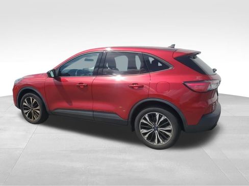 Used 2021 Ford Escape SE w/ SE Sport Appearance Package AWD/4WD image 3