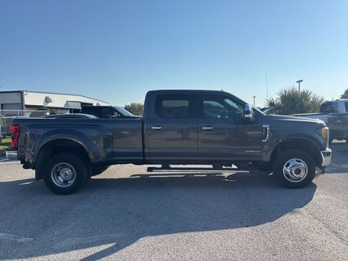 Used 2017 Ford F350 Lariat w/ Chrome Package image 4