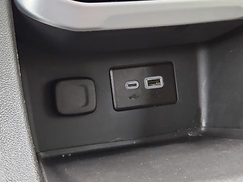 Used 2023 GMC Acadia SLE w/ Driver Convenience Package image 22