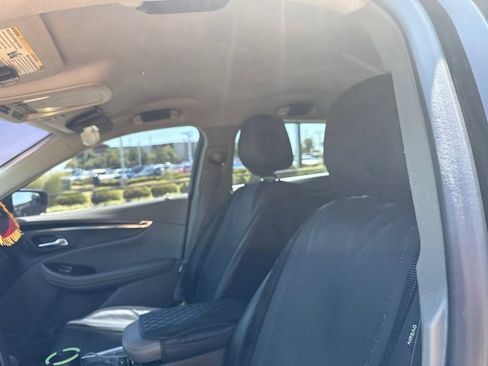 Used 2017 Chevrolet Impala Premier FWD image 12