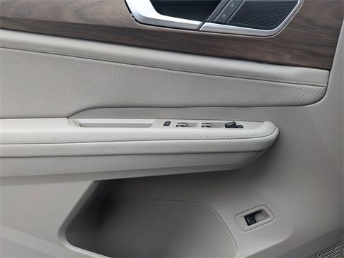 New 2026 Volkswagen Atlas SE image 26