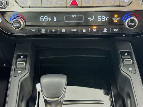 Used 2022 Kia Telluride SX w/ SX Prestige Package image 21
