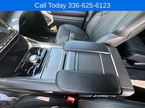 Used 2025 Jeep Wagoneer L Series III w/ Premium Group I AWD/4WD image 22