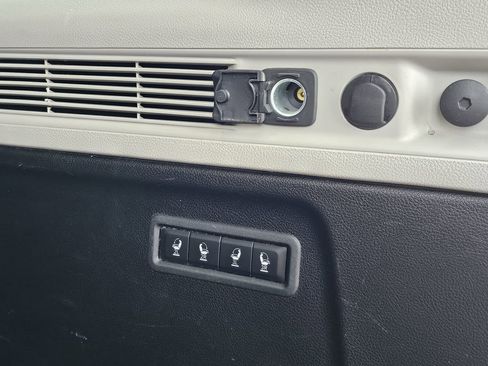 Used 2024 Jeep Wagoneer L Series II image 29