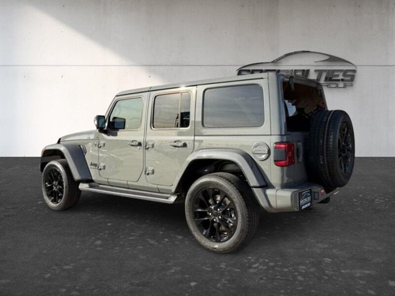 Used 2023 Jeep Wrangler Unlimited Sahara AWD/4WD image 31