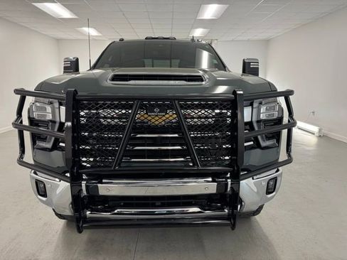 Used 2025 Chevrolet Silverado 2500 LTZ w/ LTZ Premium Package image 2