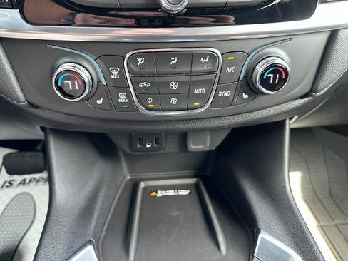 Used 2023 Chevrolet Traverse LT AWD/4WD image 39