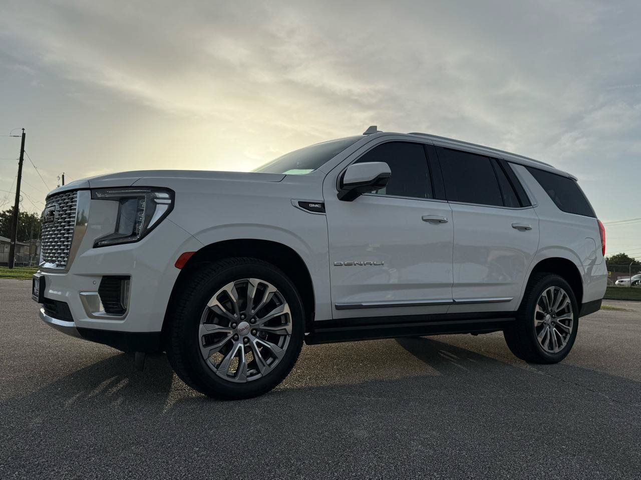 Used 2021 GMC Yukon Denali w/ Denali Premium Package AWD/4WD image 8