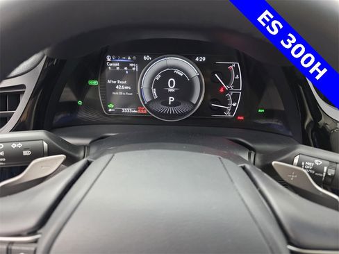 Used 2025 Lexus ES 300h w/ Premium Package image 22