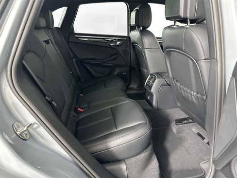 Certified 2025 Porsche Macan image 28