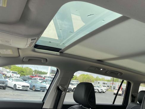 Used 2021 Volkswagen Tiguan S image 18