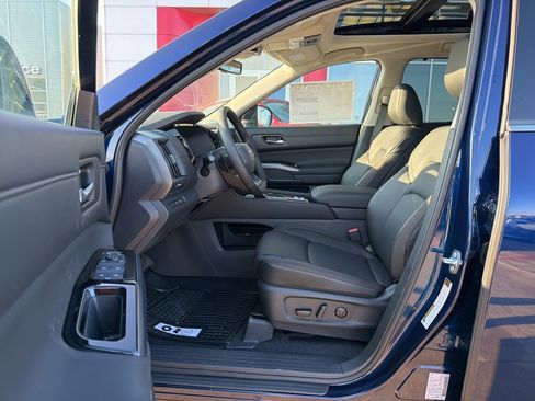 New 2026 Nissan Pathfinder SL w/ SL Premium Package FWD image 13