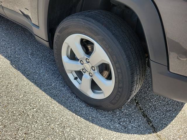 Used 2019 Jeep Compass Latitude w/ Popular Equipment Group AWD/4WD image 26
