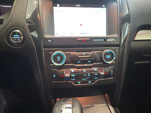 Used 2018 Ford Explorer XLT w/ Equipment Group 202A FWD image 41