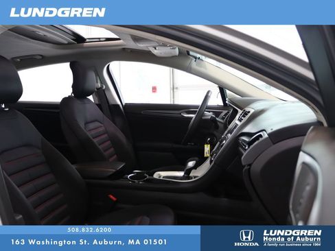 Used 2014 Ford Fusion SE w/ Equipment Group 201A FWD image 16