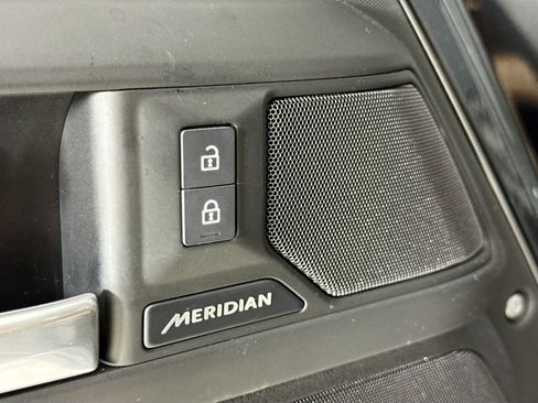Used 2025 Land Rover Defender 110 S image 23