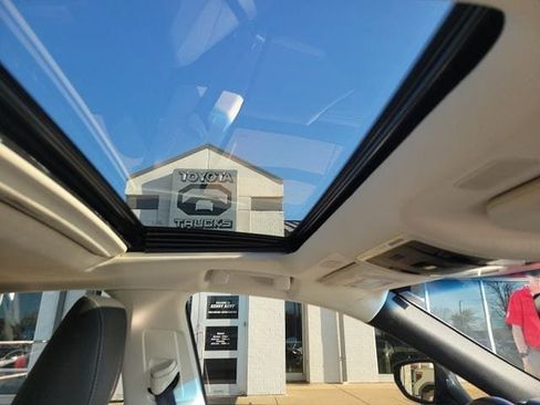 Used 2023 Lexus ES 300h w/ Premium Package image 8