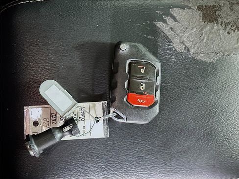 Used 2020 Jeep Wrangler Unlimited Sahara image 34