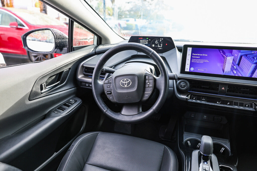 Certified 2024 Toyota Prius XLE FWD image 4