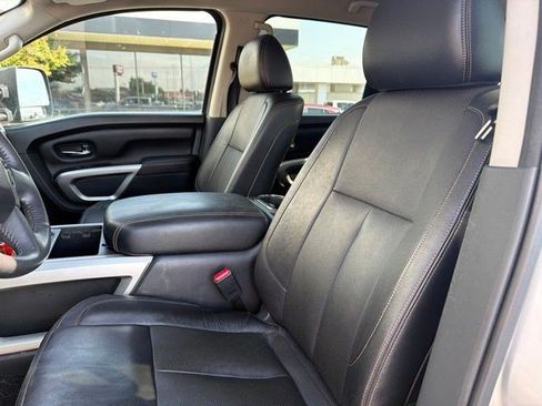 Used 2017 Nissan Titan SL AWD/4WD image 13