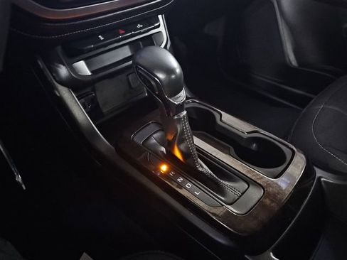 Used 2022 GMC Canyon Elevation image 17