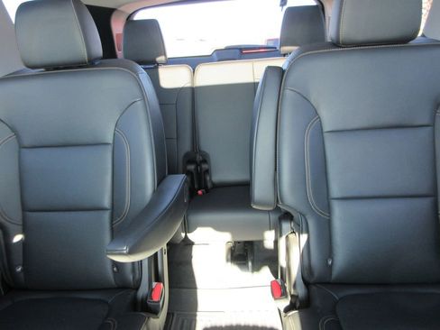 Used 2021 Chevrolet Traverse Premier image 21