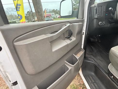 Used 2017 GMC Savana 2500 image 24