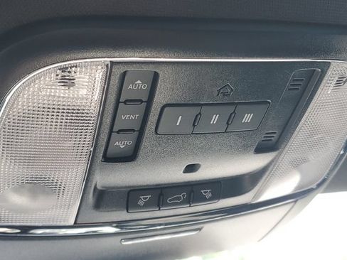 Used 2020 Jeep Grand Cherokee Altitude AWD/4WD image 32
