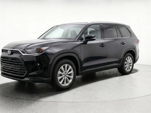 Used 2025 Toyota Grand Highlander FWD image 3