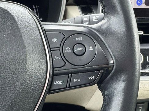 Used 2023 Toyota Corolla Cross XLE w/ Convenience Package image 23