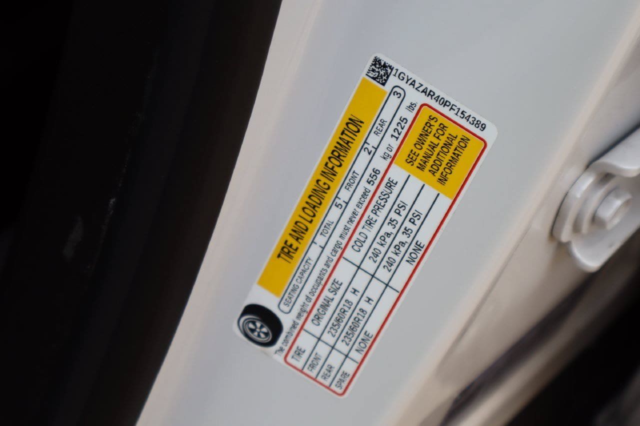 Used 2023 Cadillac XT4 Luxury w/ Cold Weather Package FWD image 31