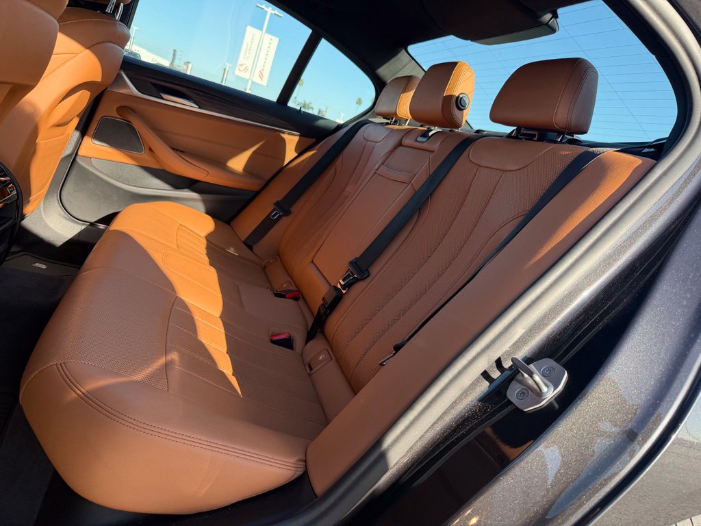 Used 2022 BMW 530e w/ Premium Package RWD image 5