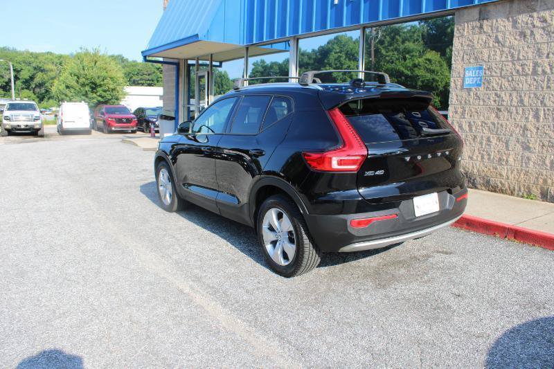 Used 2021 Volvo XC40 T4 Momentum FWD image 4